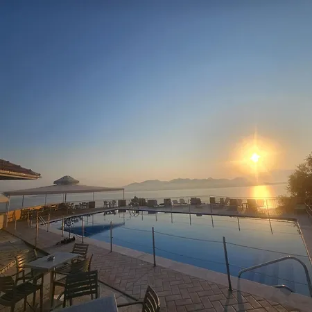 Sunrise Lefkada ホテル 2*