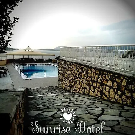 Sunrise Lefkada ホテル 2*